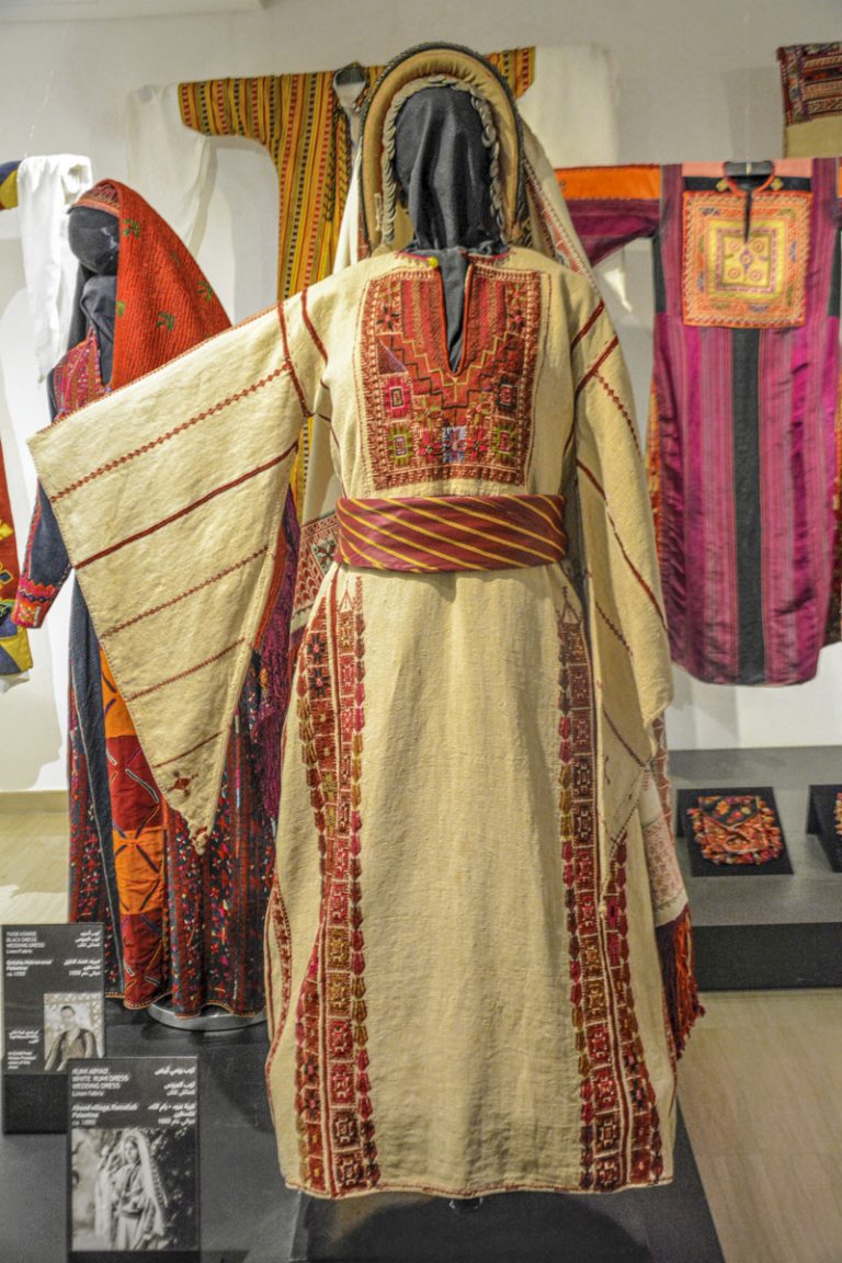 Palestinian Costumes: The Embroidered History of Palestinian and ...
